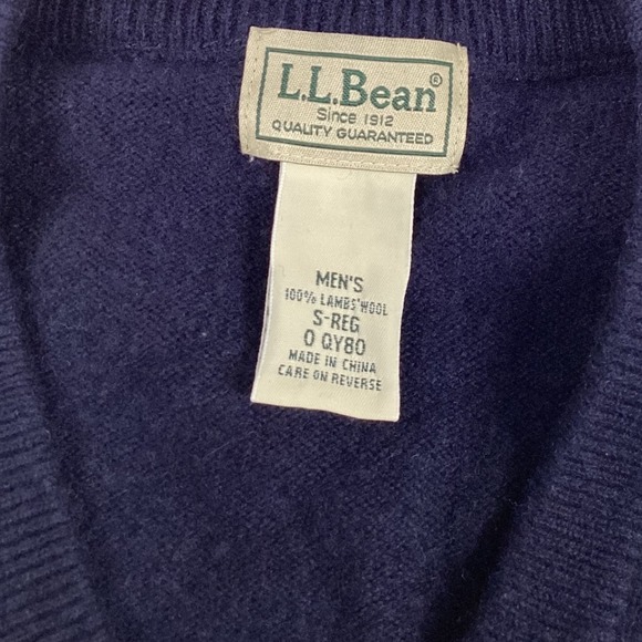 LL Bean Men's Lambswool V-Neck Sleeveless Sweater Vest‎ Navy Blue S-REG - Picture 3 of 6